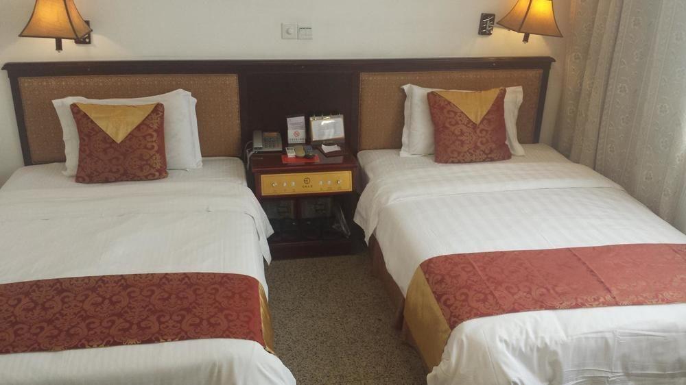 Xana Lite Hotel - Guangzhou Fangcun Huadiwan Metro Station Bagian luar foto
