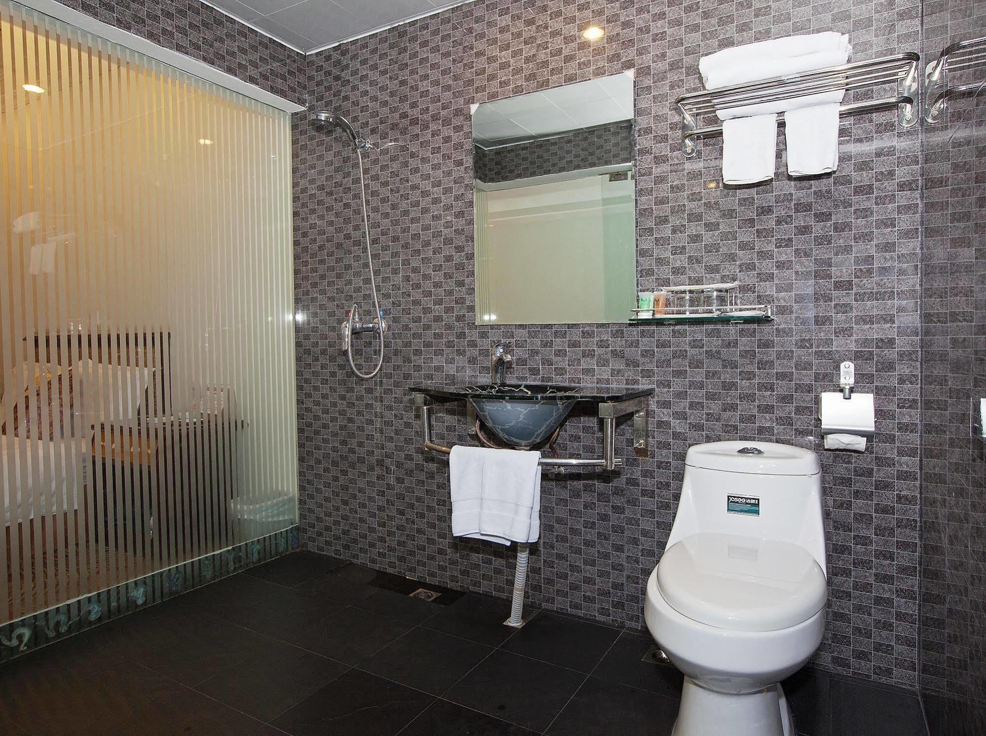 Xana Lite Hotel - Guangzhou Fangcun Huadiwan Metro Station Bagian luar foto